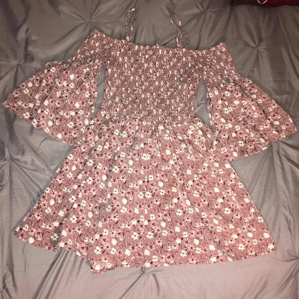 LIGHT PINK FLOWY ROMPER